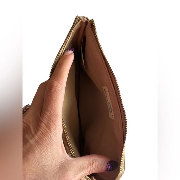 Vegan gold wristlet - Picture 3 of 4